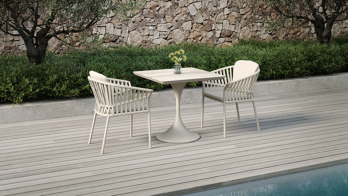 Tofino Alu Armchair Domestica – Lifestyle – Bistro Set by a Pool