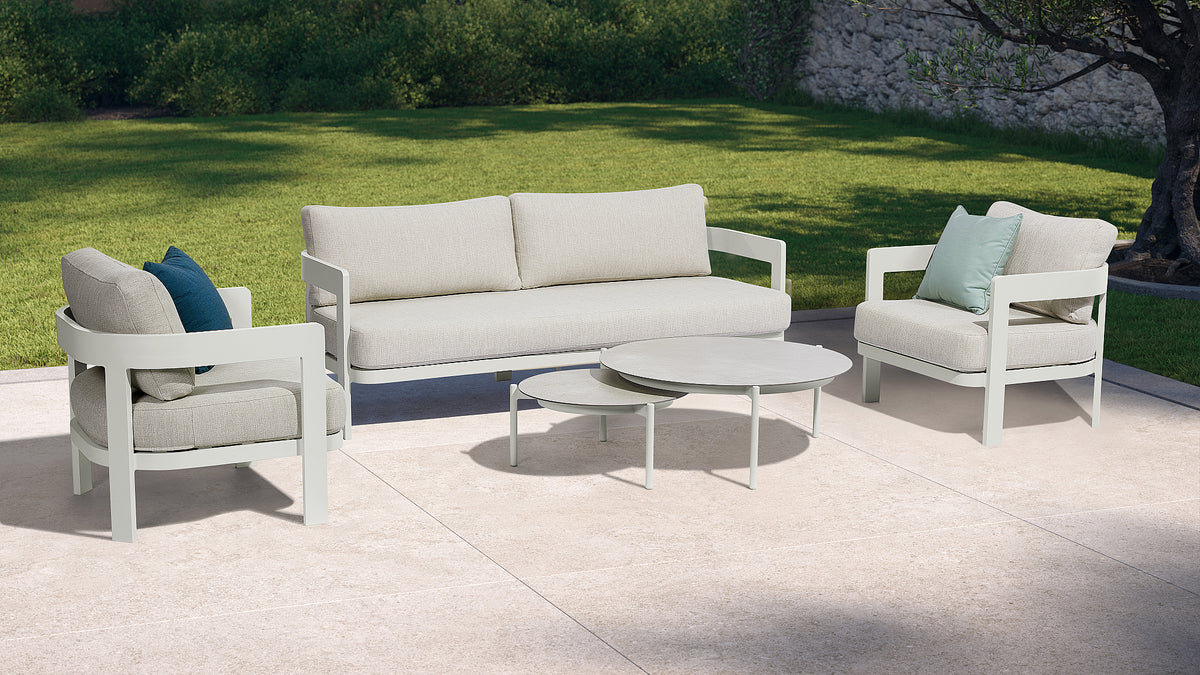 Coffee Table Set Organo Alu Dune Domestica – Lifestyle – With a Lounge Set on a Garden Terrace