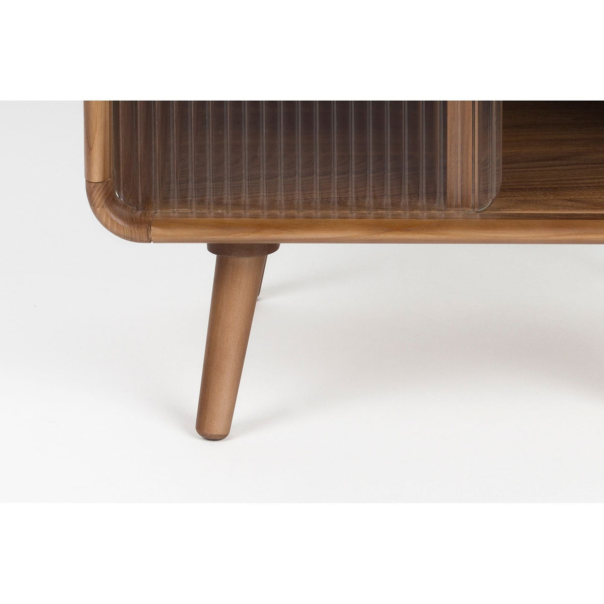 Side Table Rise Walnut Domestica – Tapered Wooden Leg Detail