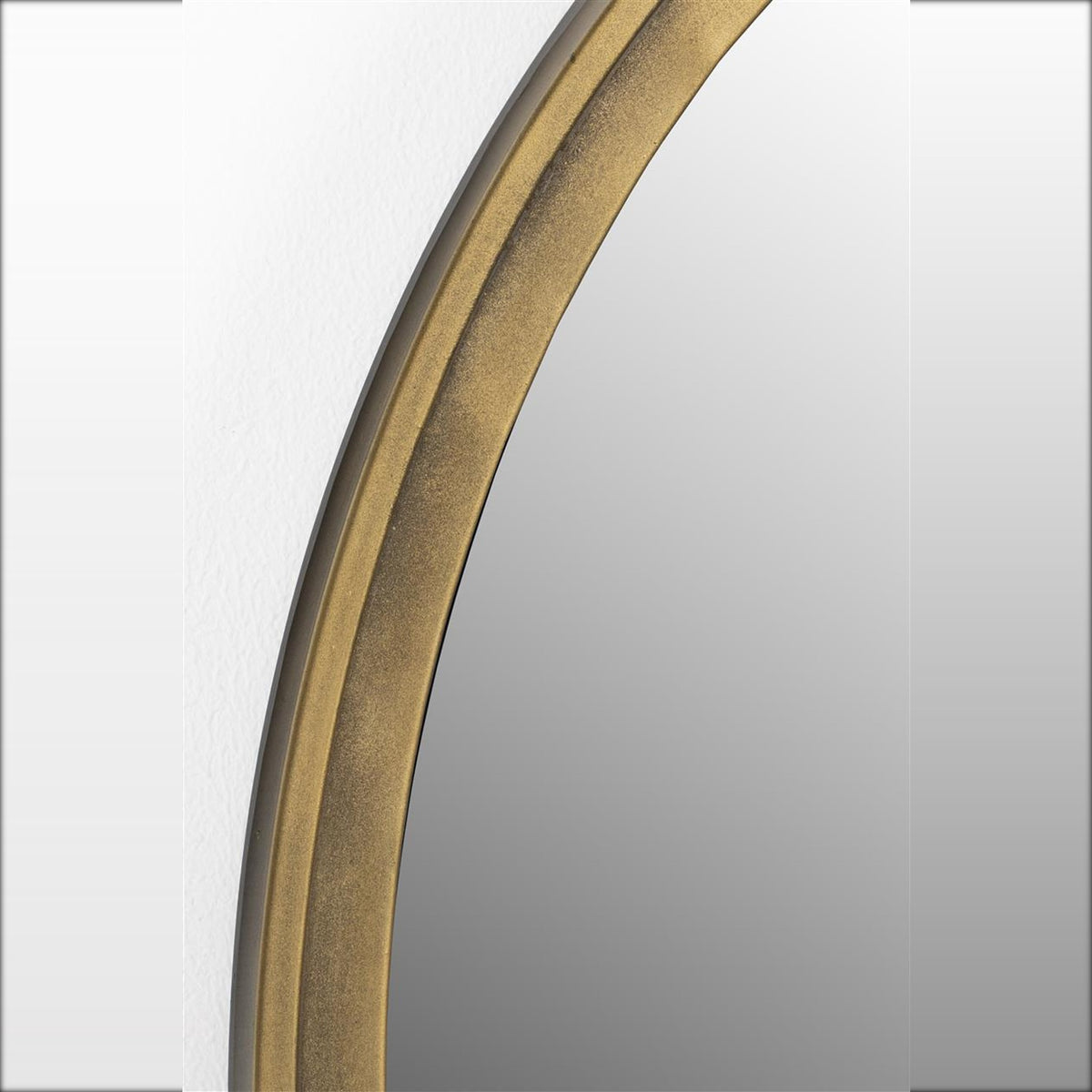Mirror Matz Round Antique Brass Domestica – Frame Close-up