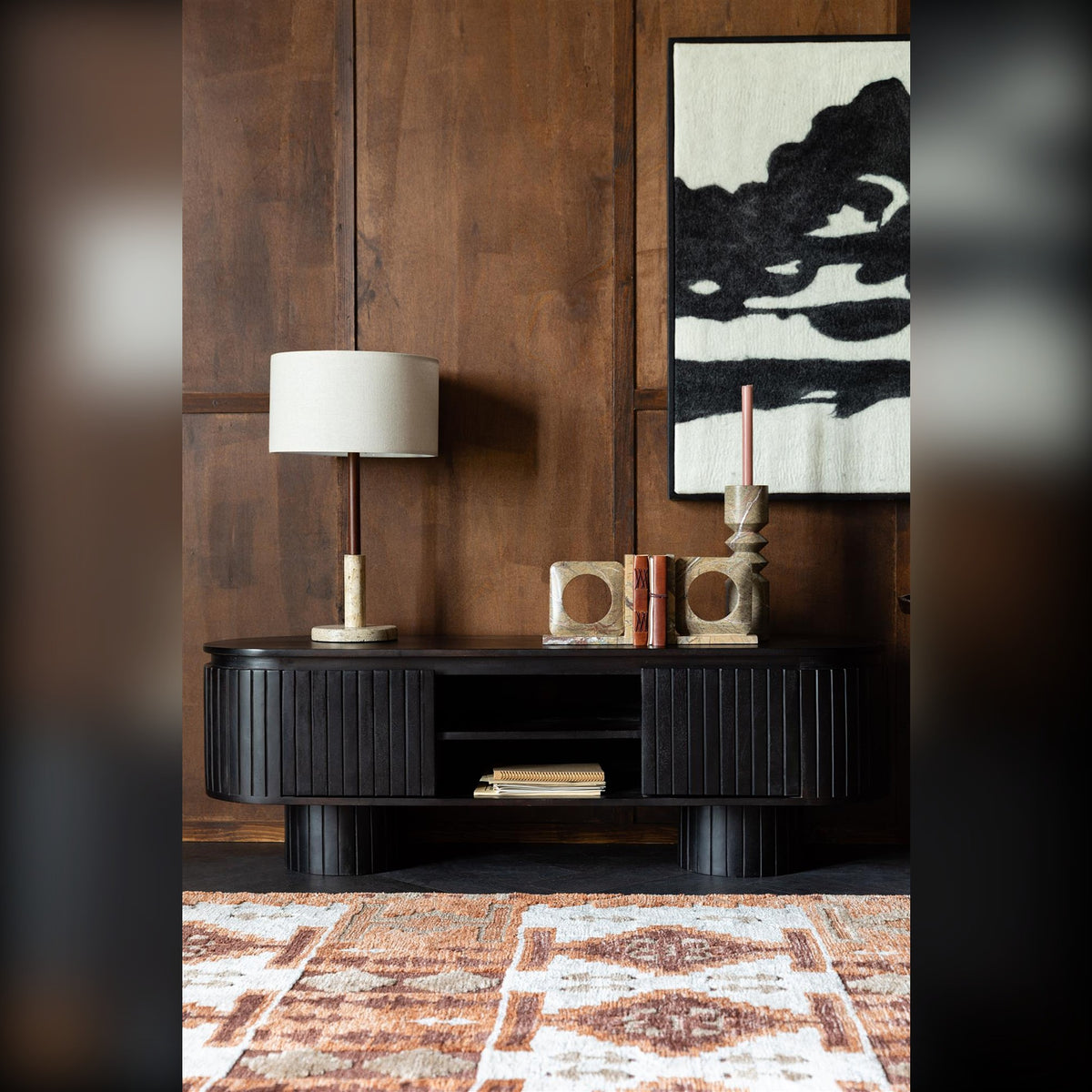 Sideboard Kenji Domestica – Lifestyle – Living Room with Table Lamp