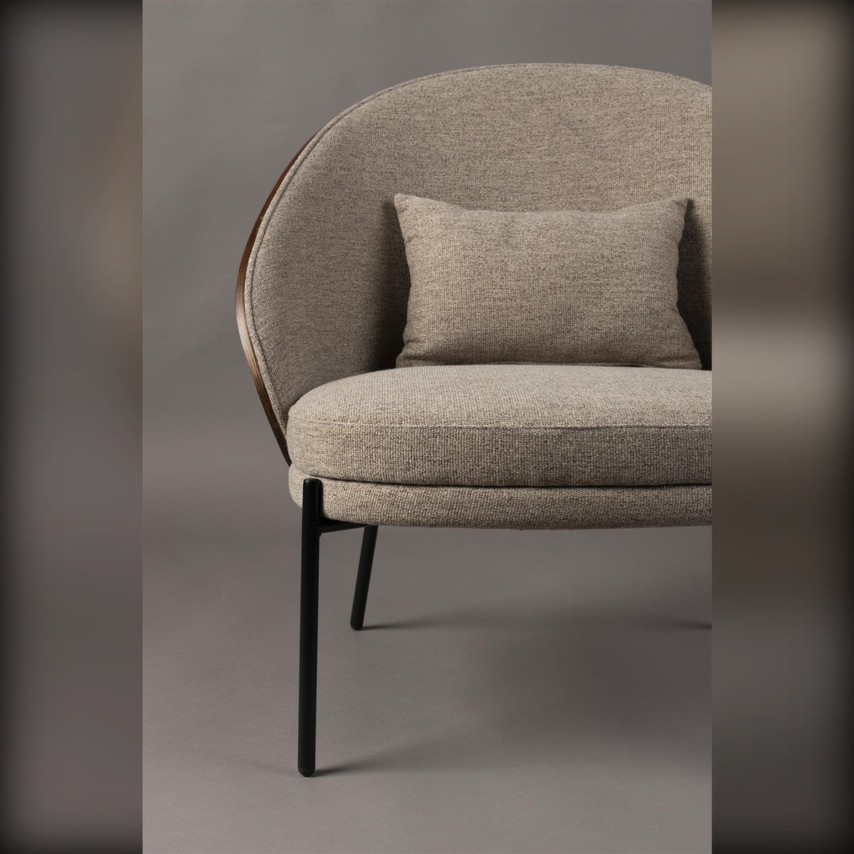 Lounge Chair Rodin Beige Domestica – Seat and Front Leg Detail