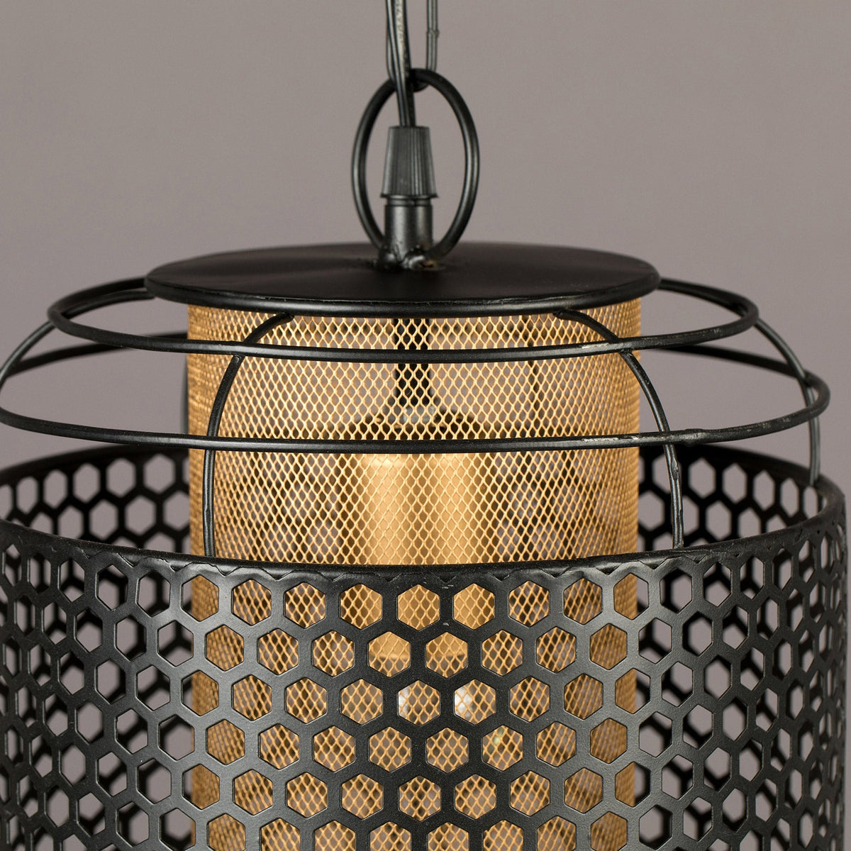 Pendant Lamp Archer M Black Domestica – Shade Top and Chain Detail