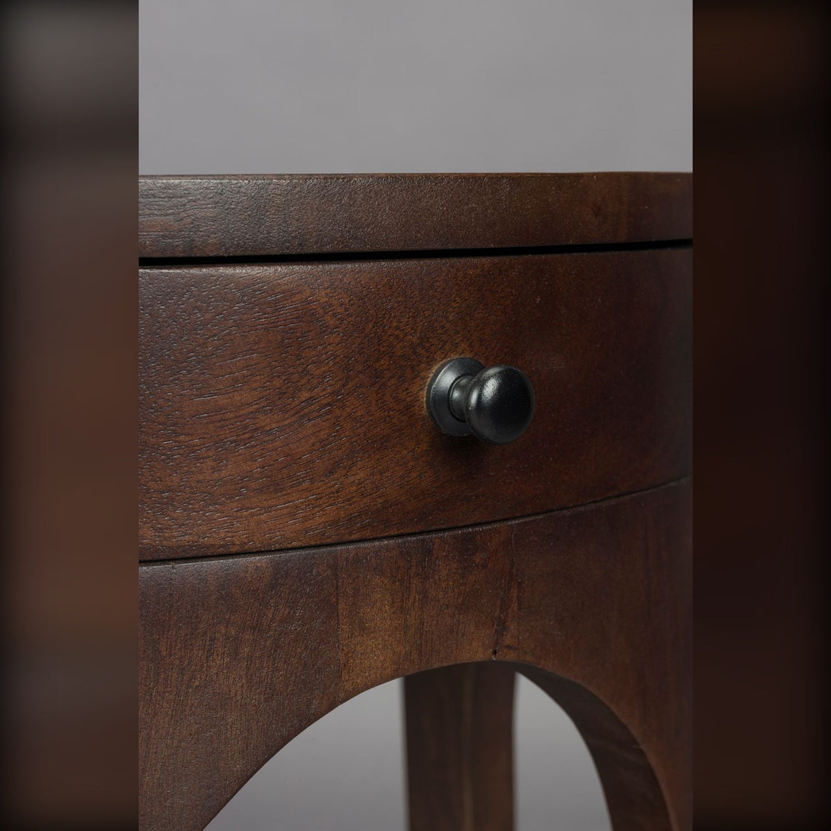 Side Table Belvedere Walnut Domestica – Drawer Knob Close-up