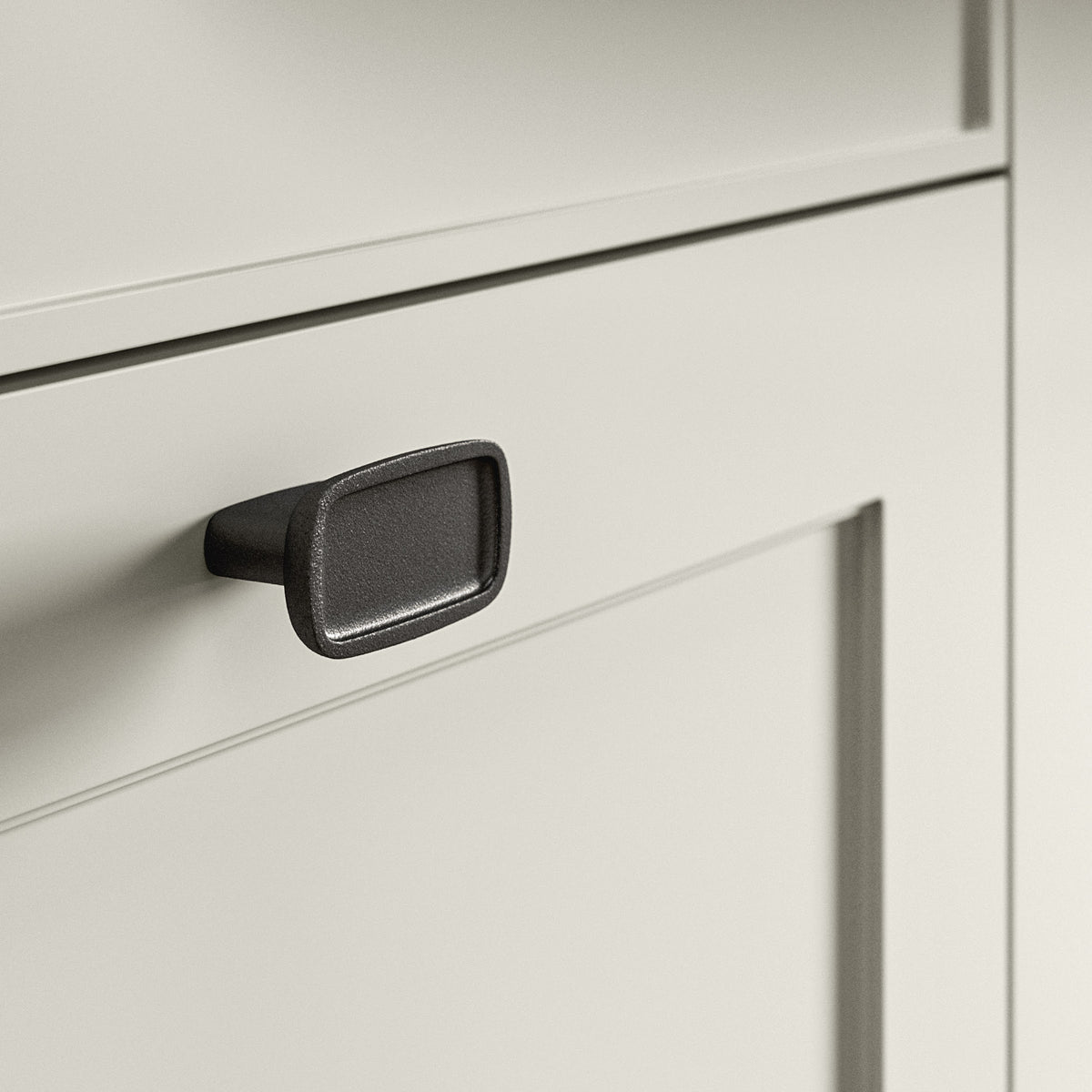 Pedini Quadra 70 cast-iron style handle detail