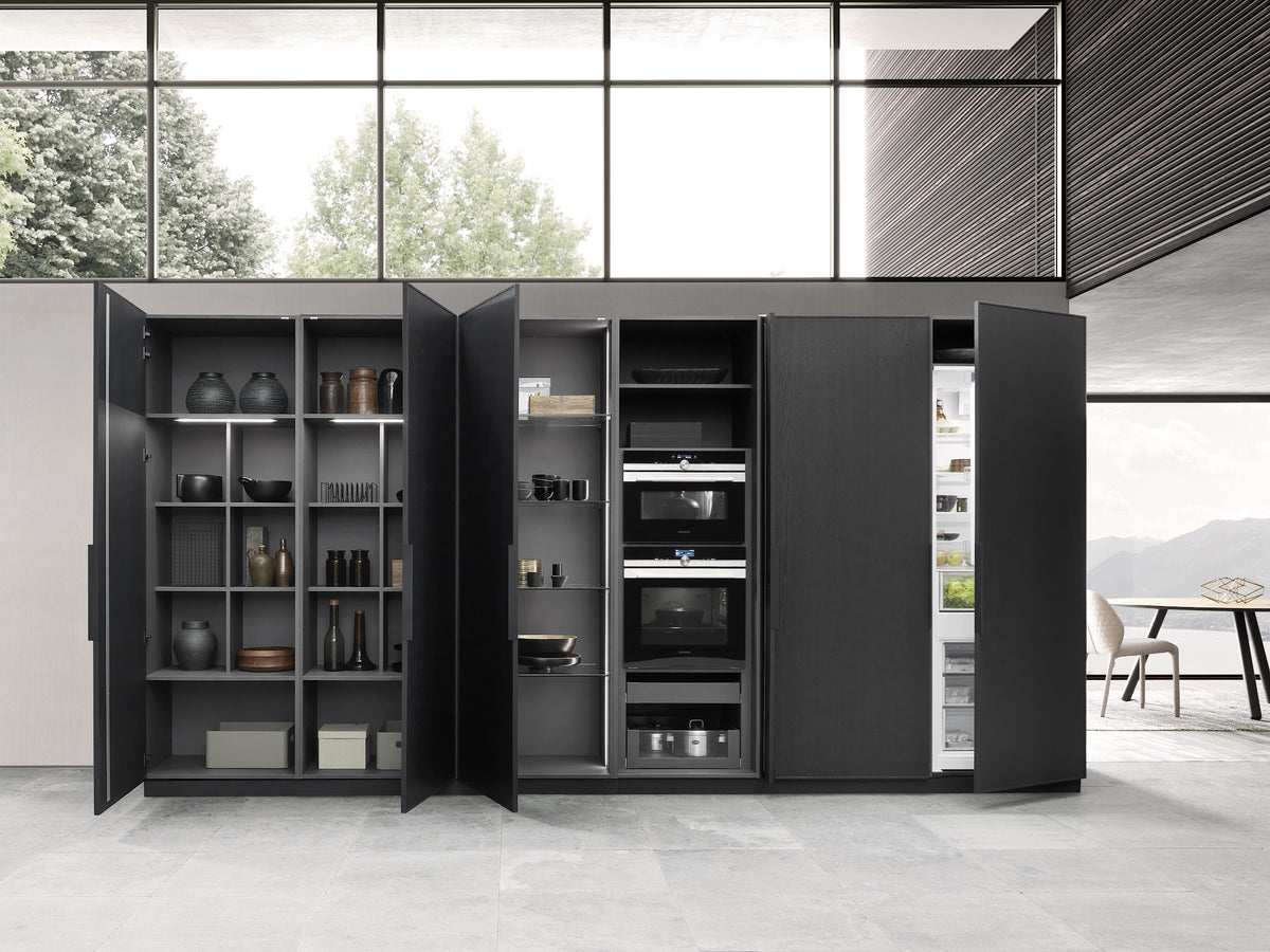 Pedini Quadra 10 tall units with equipped LED niches