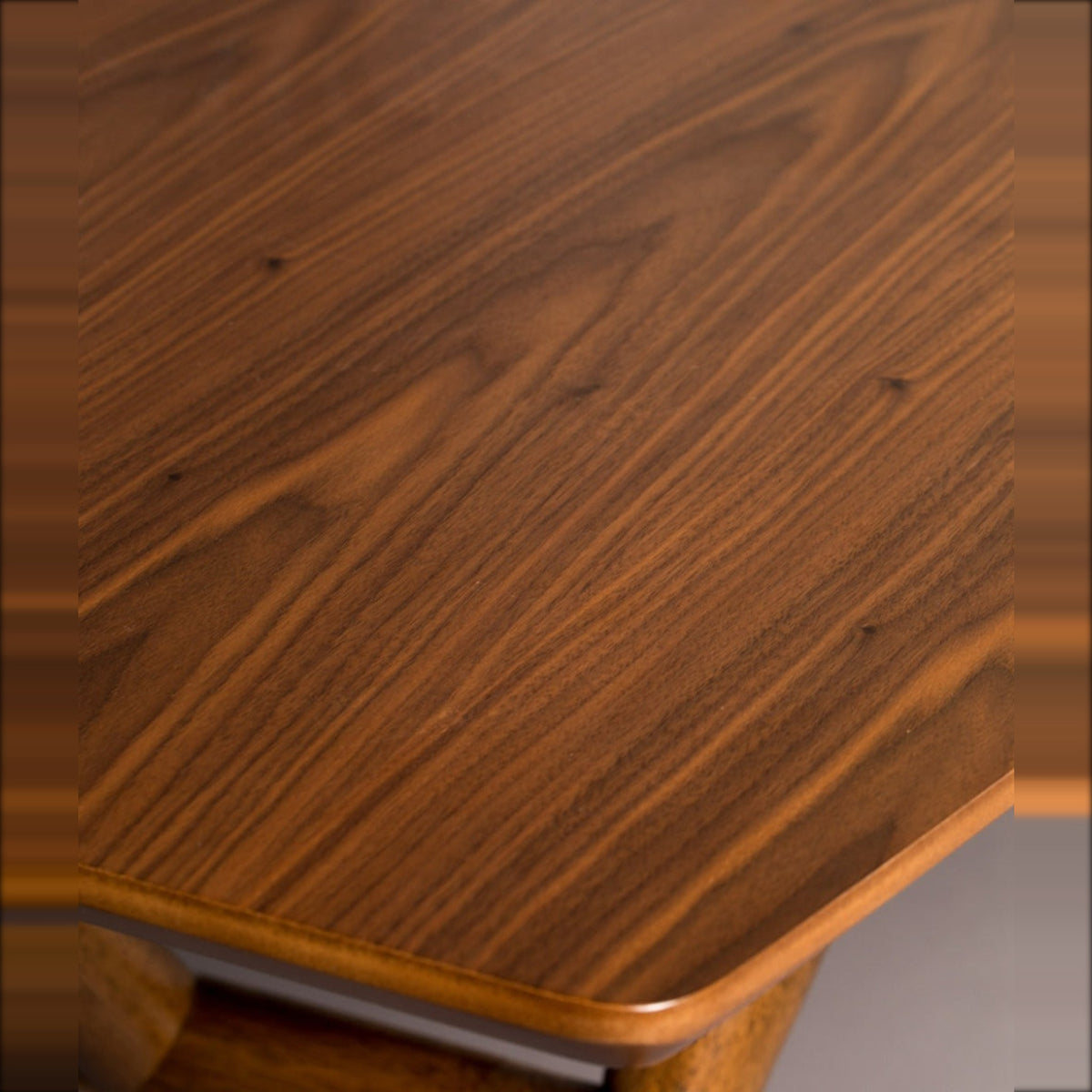 Dining Table Malaya Walnut Domestica – Tabletop Corner Detail