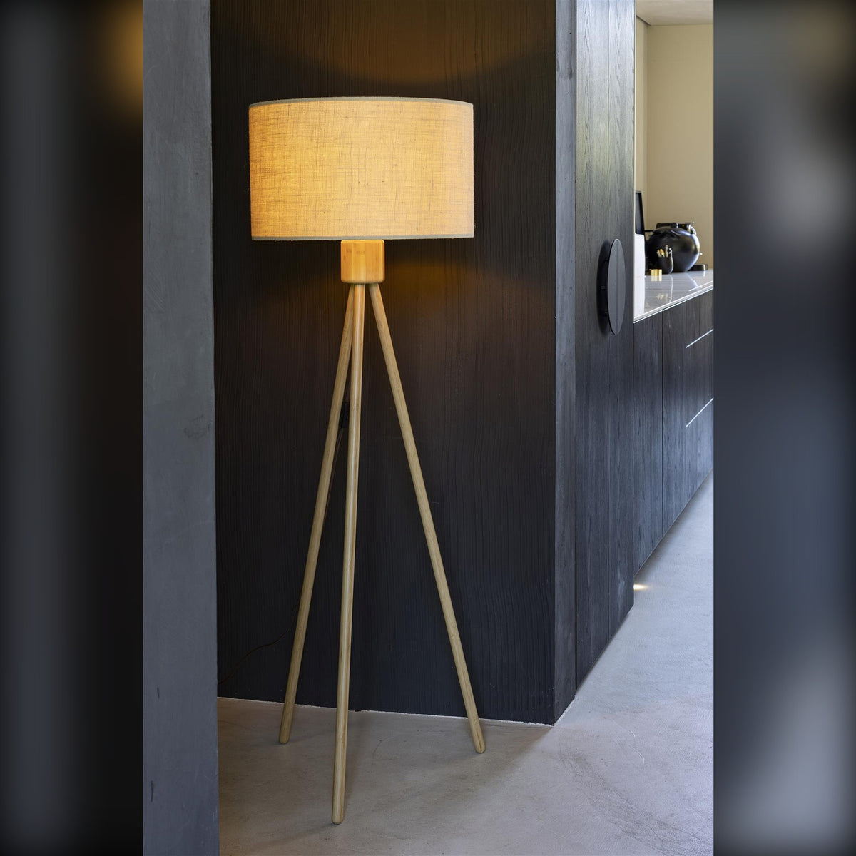 Floor Lamp Fan Bamboo Domestica – Lifestyle – Lit Against a Dark Wall