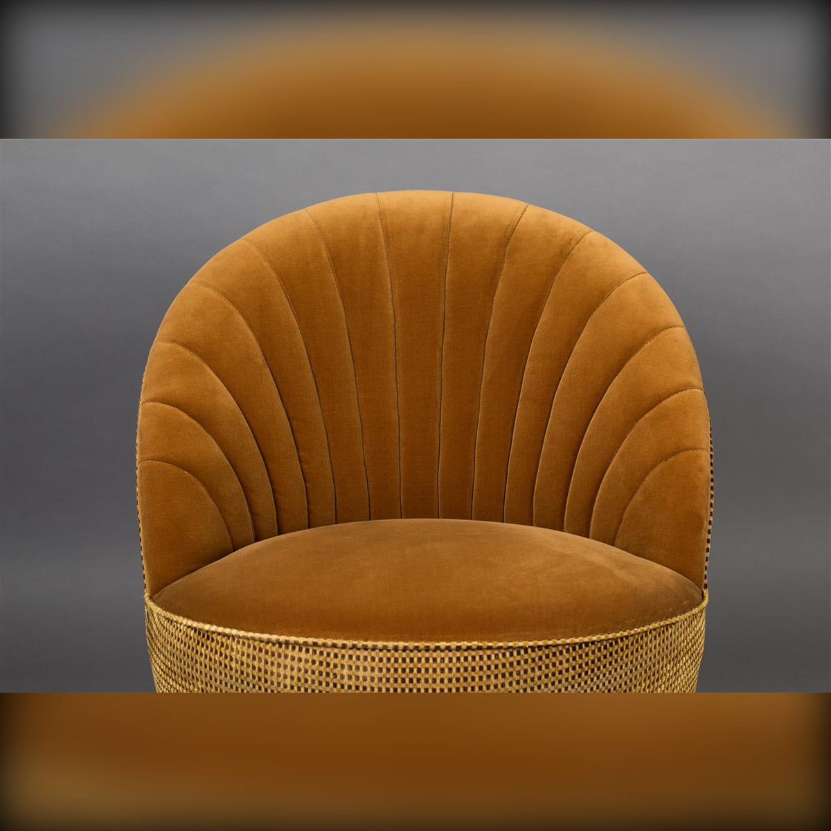 Lounge Chair Madison Whiskey Domestica – Channelled Velvet Backrest Close-up