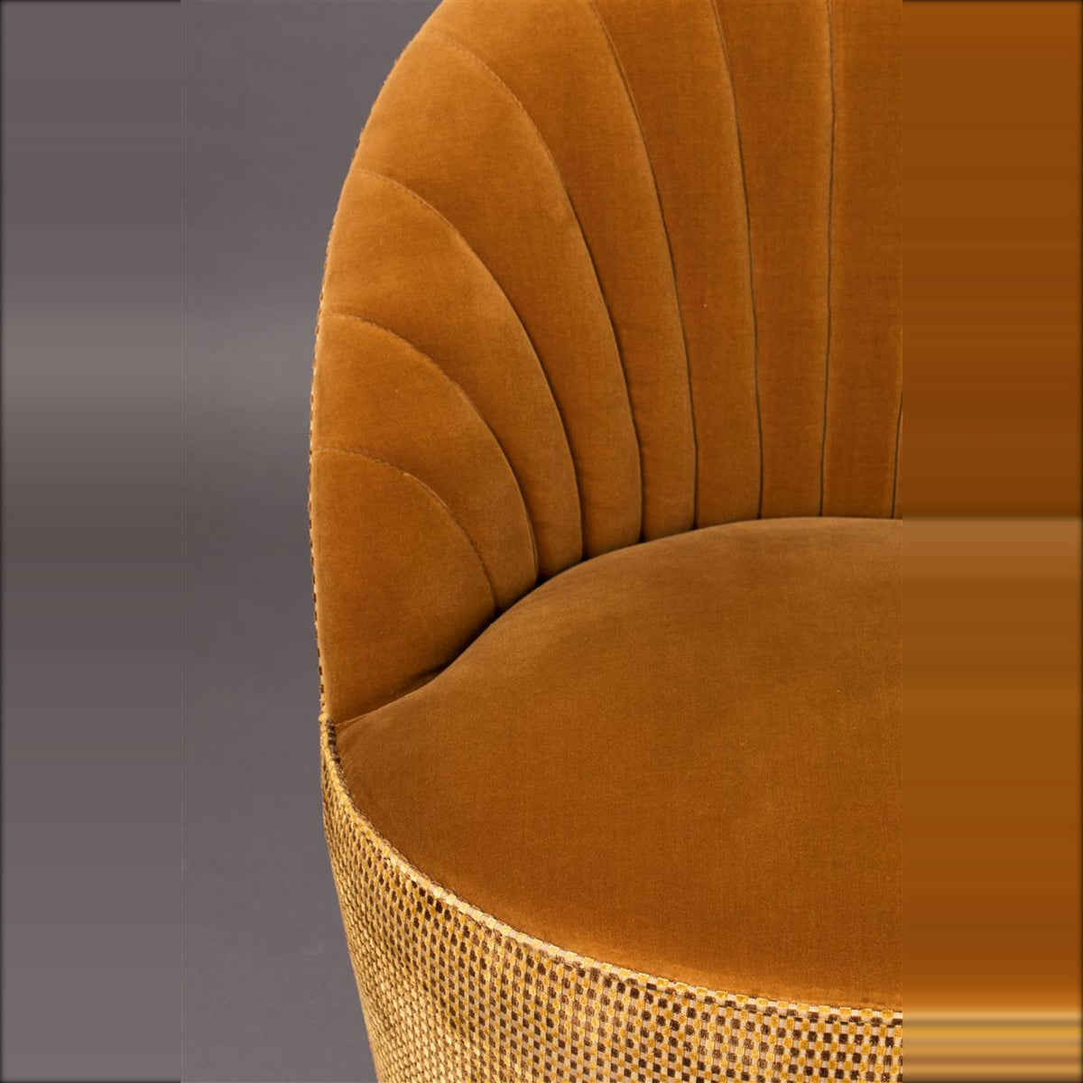 Lounge Chair Madison Whiskey Domestica – Velvet Seat and Backrest Close-up