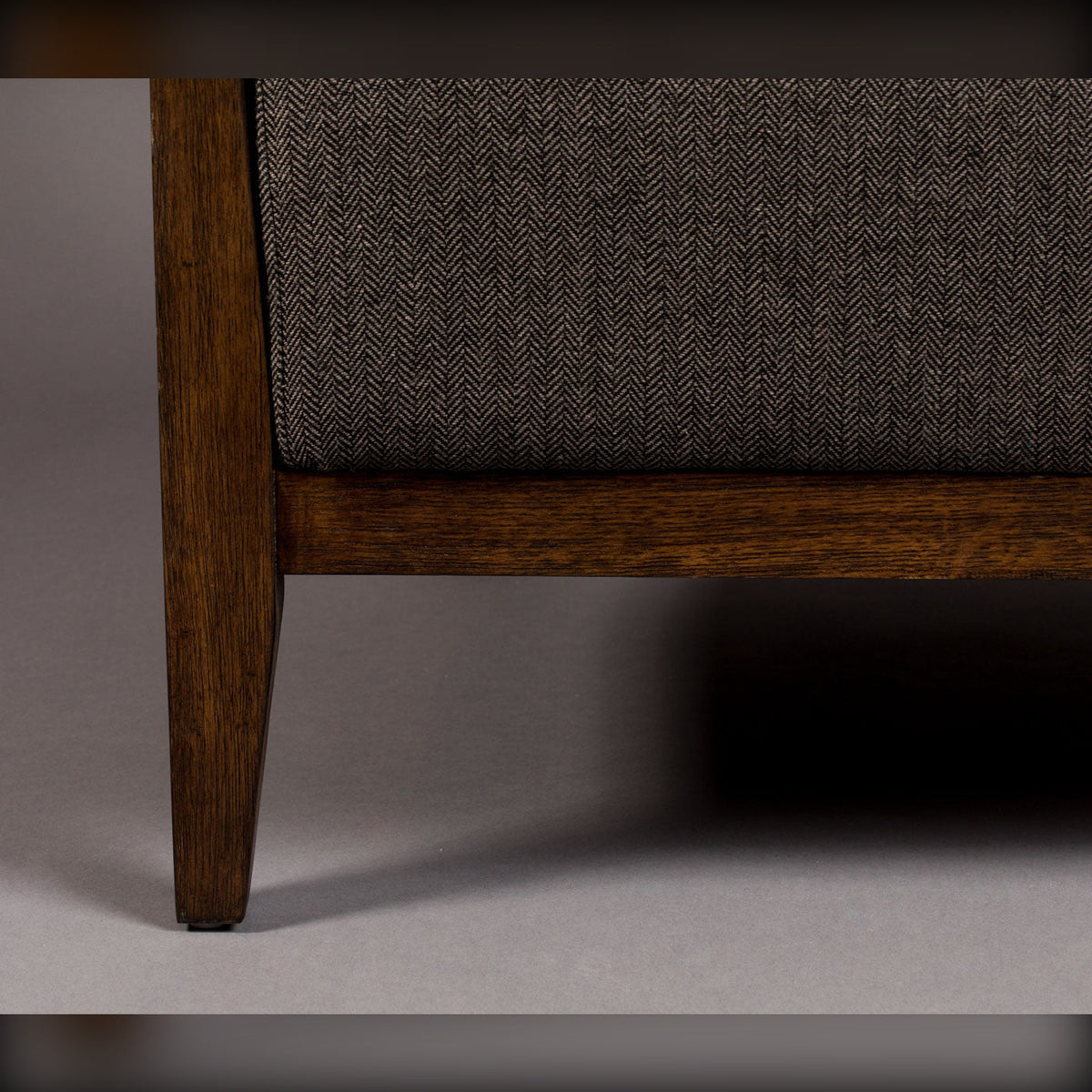 Lounge Chair Duran Grey Domestica – Seat and Wooden Leg Close-up
