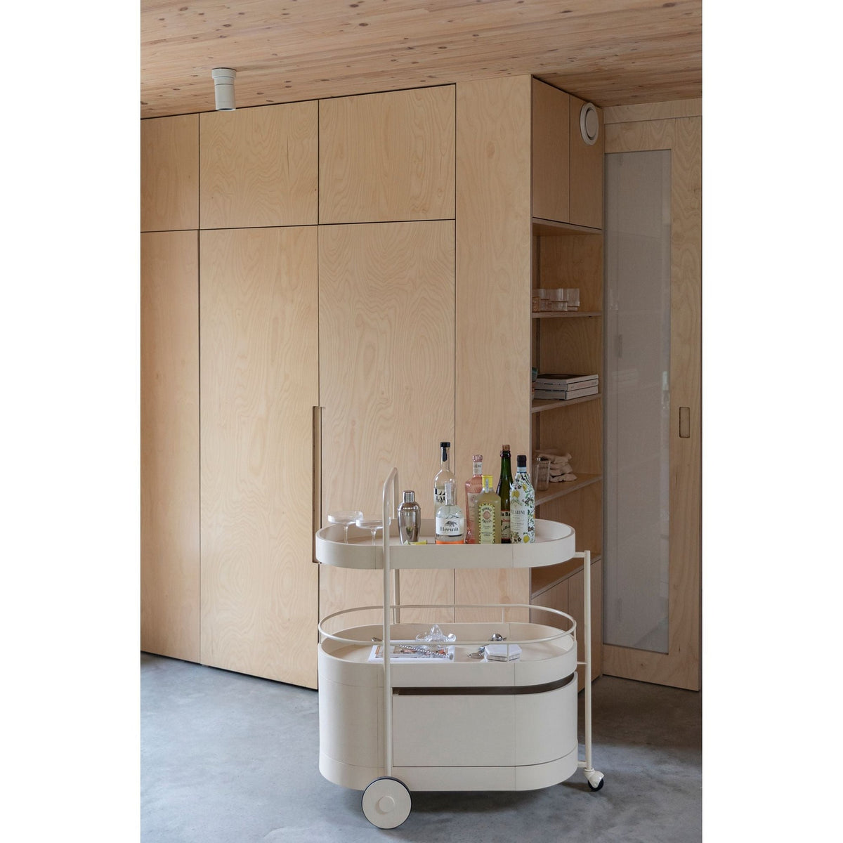 Trolley Wim Beige Domestica – Lifestyle – In a Wood-Panelled Room