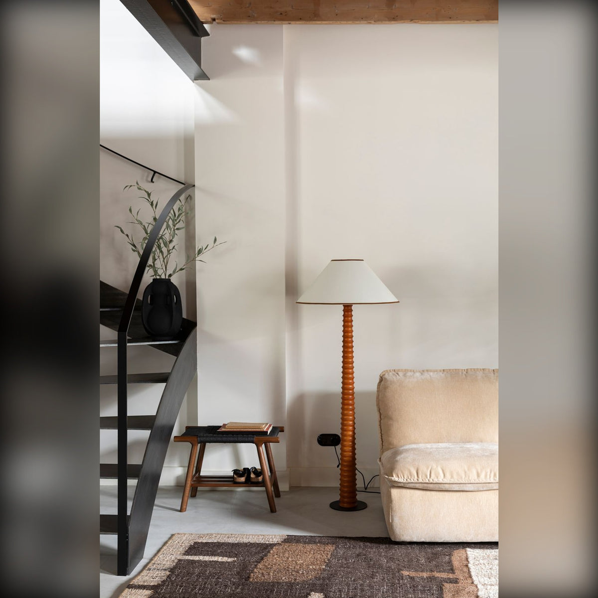 Stool Kintaro Walnut Domestica – Lifestyle – Beside a Floor Lamp in a Living Room