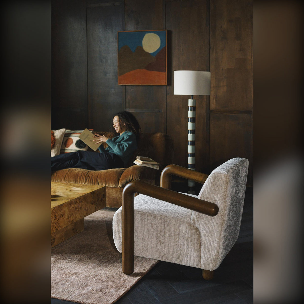 Lounge Chair Robinson Beige Domestica – Lifestyle – Person Relaxing in a Living Room
