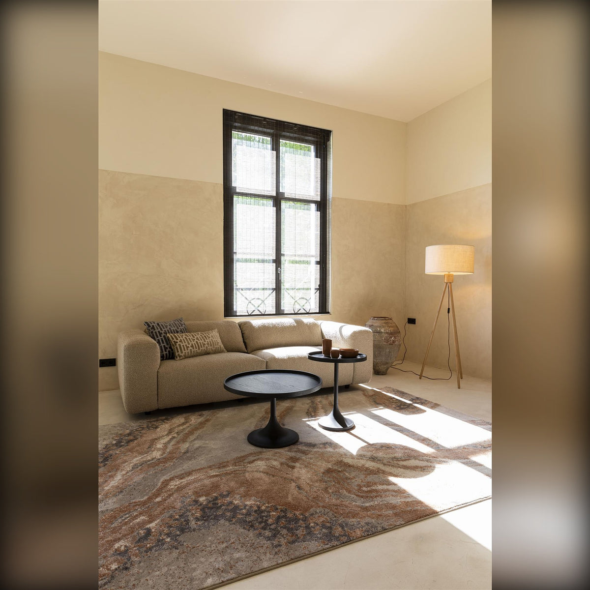 Floor Lamp Fan Bamboo Domestica – Lifestyle – Living Room with Patterned Rug, Wide