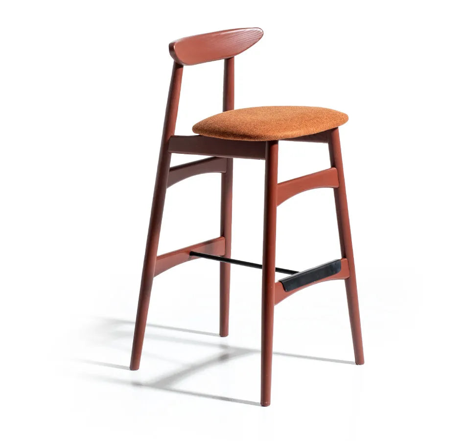 Bar Stool Queen – Queen Wood SG 75 front view on white background