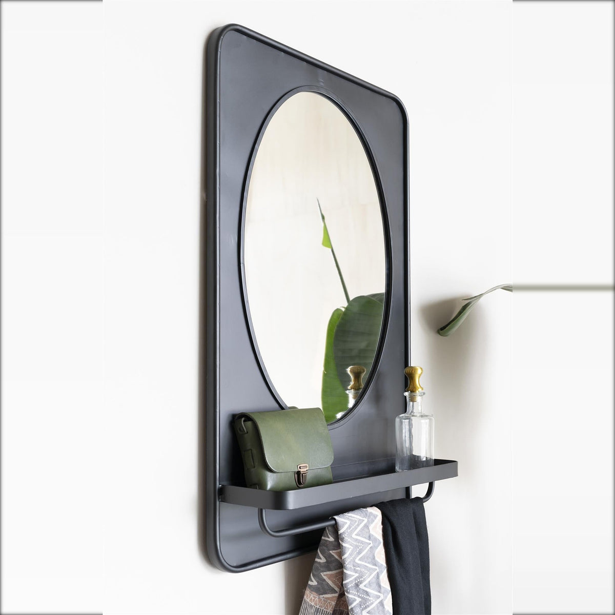 Mirror Shelf Pascal M Black Domestica – Lifestyle – Front View with Towels and Plant