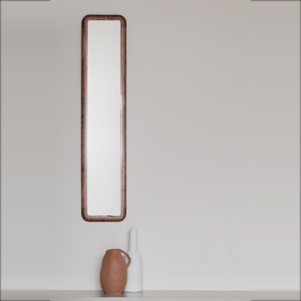 Mirror Nyko Rectangle M Domestica – Lifestyle – On a Light Wall Above a Vase