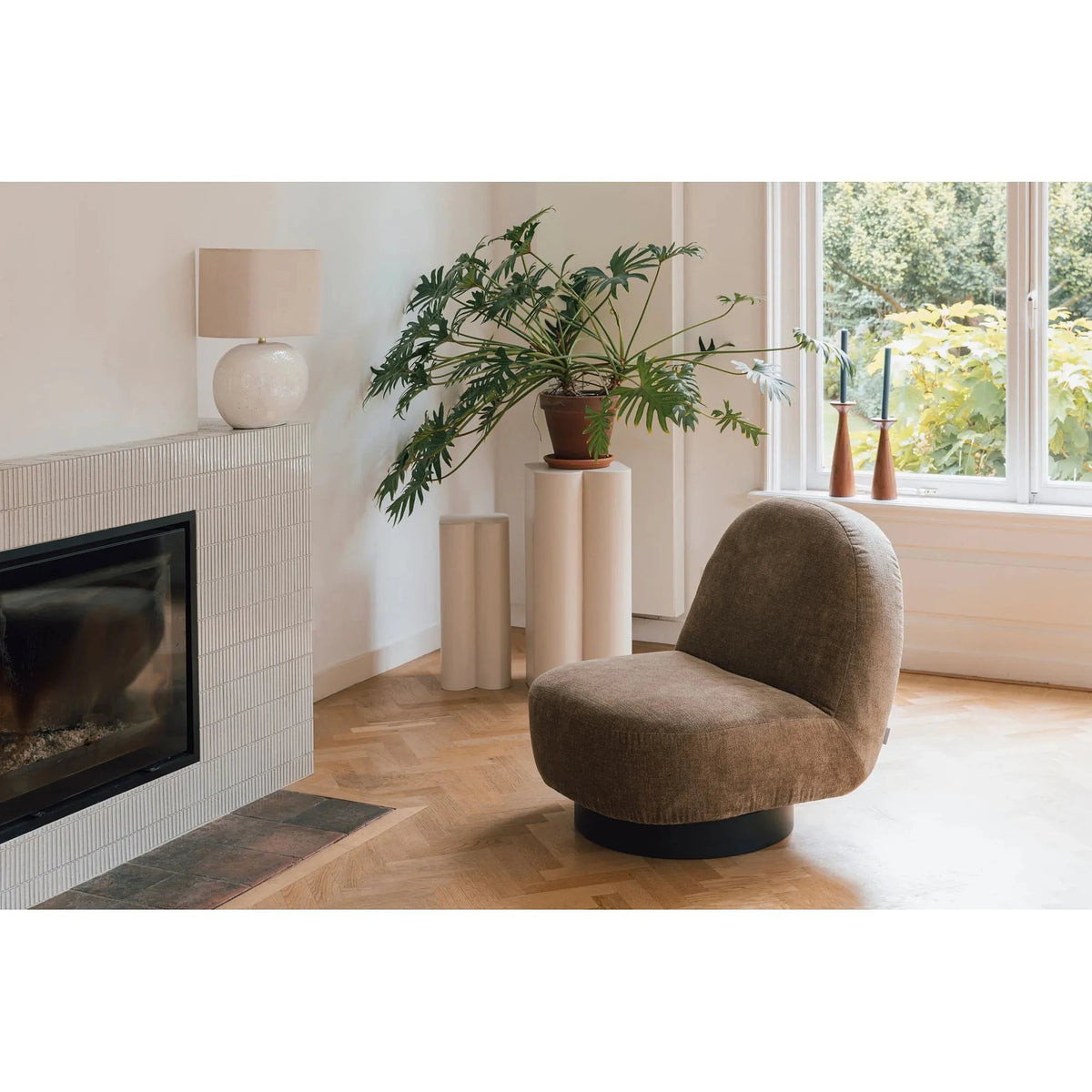 Lounge Chair Eden Moss Domestica – Lifestyle – Living Room with Fireplace and Plant, Wide