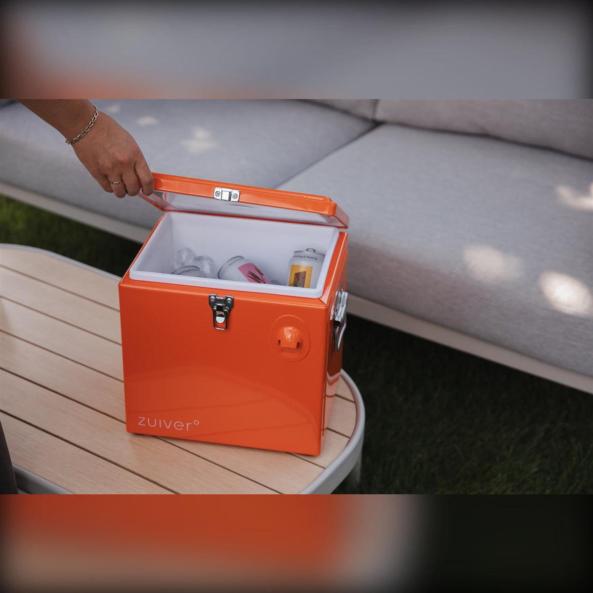 Cooler Be Cute Orange Domestica – Lifestyle – Person Opening the Lid on an Outdoor Table