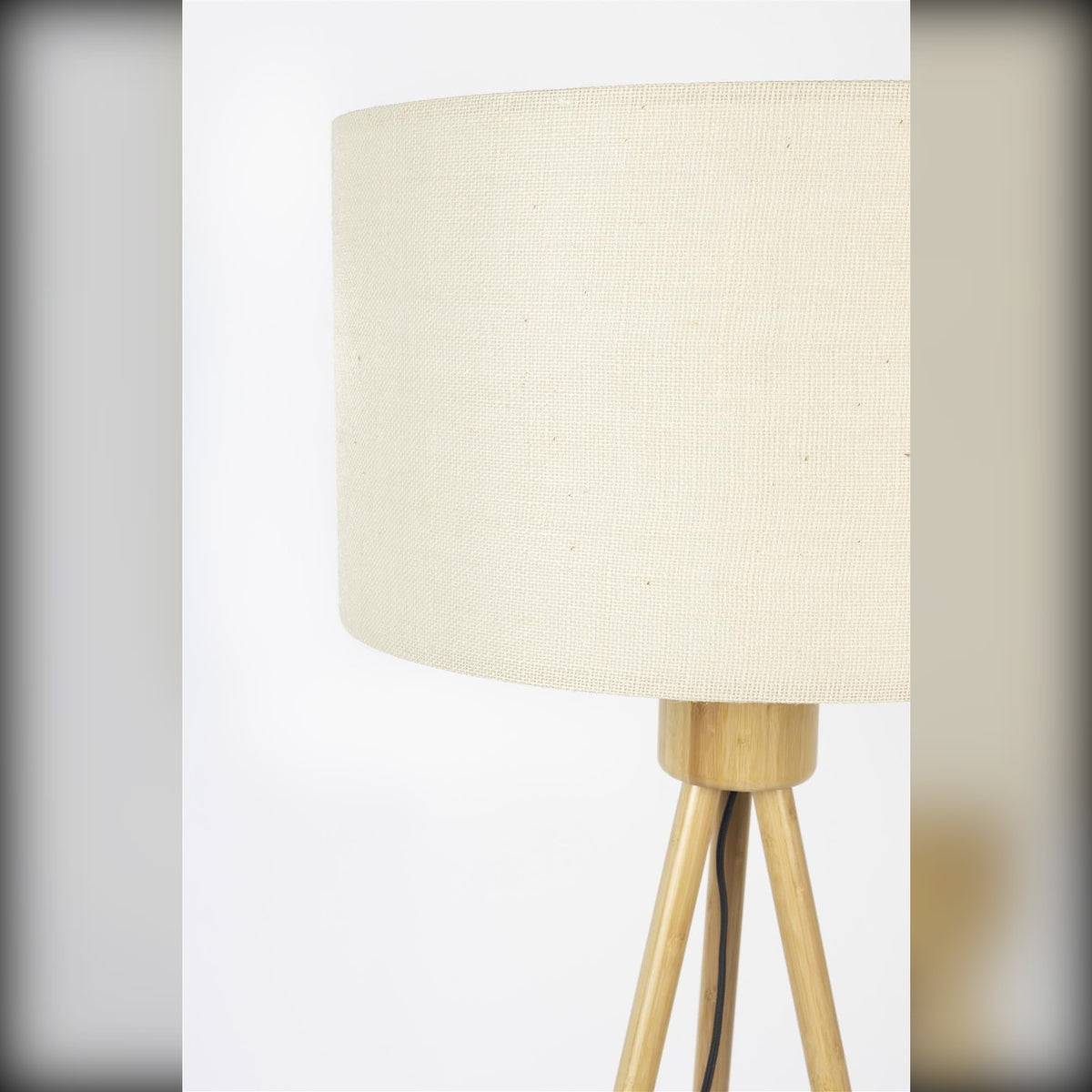 Floor Lamp Fan Bamboo Domestica – Shade and Tripod Close-up, Angled