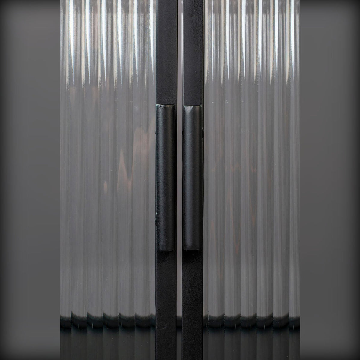 Cabinet Boli Small Black Domestica – Door Handle Close-up