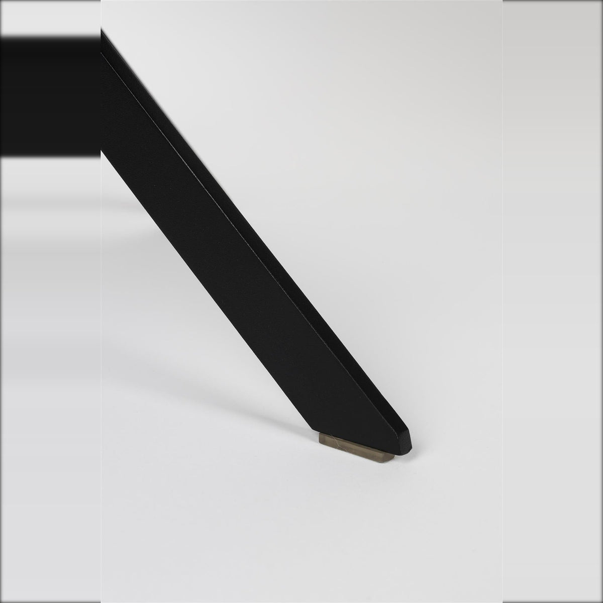 Lounge Chair Frie Beige Walnut Domestica – Black Metal Leg Detail