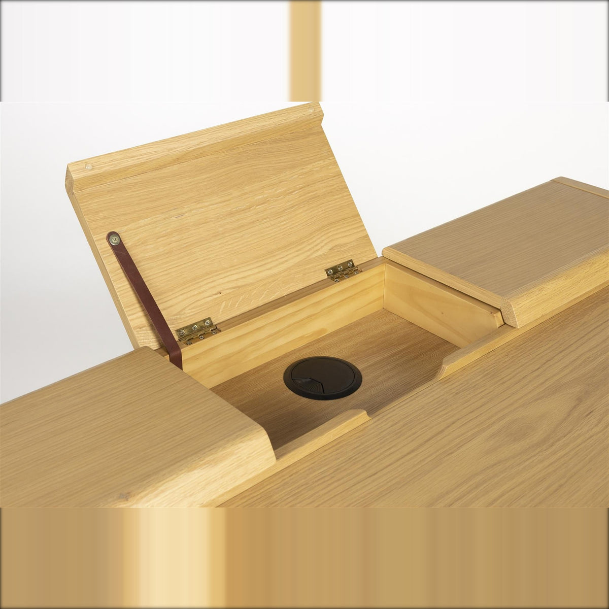 Desk Kaat Natural Domestica – Open Cable Compartment Detail