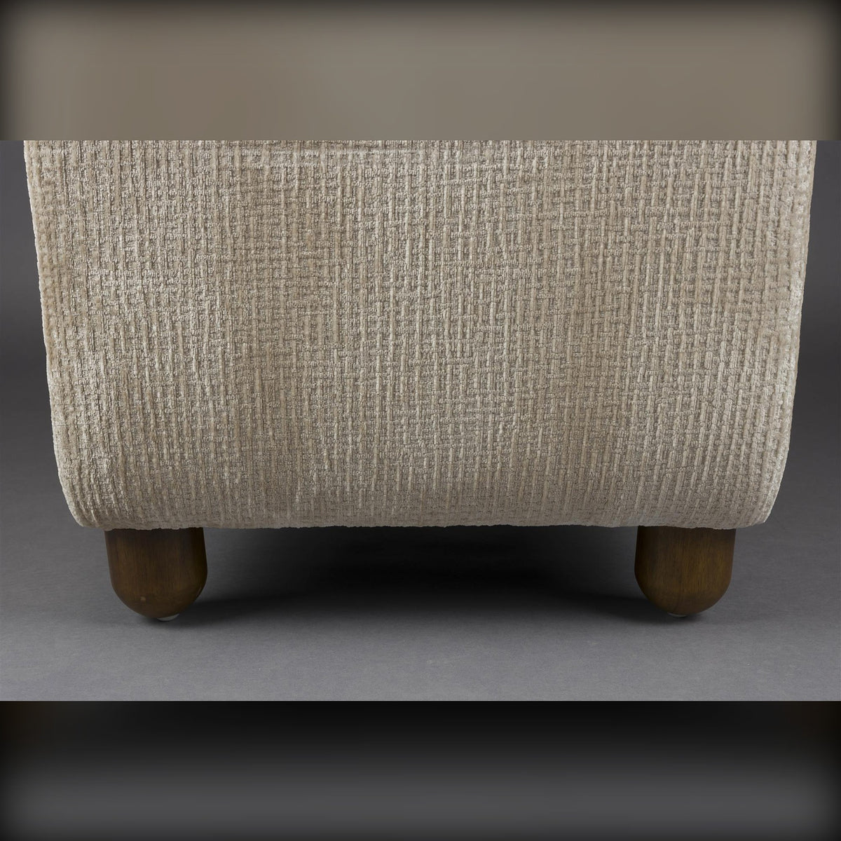 Lounge Chair Robinson Beige Domestica – Back Upholstery and Feet Detail