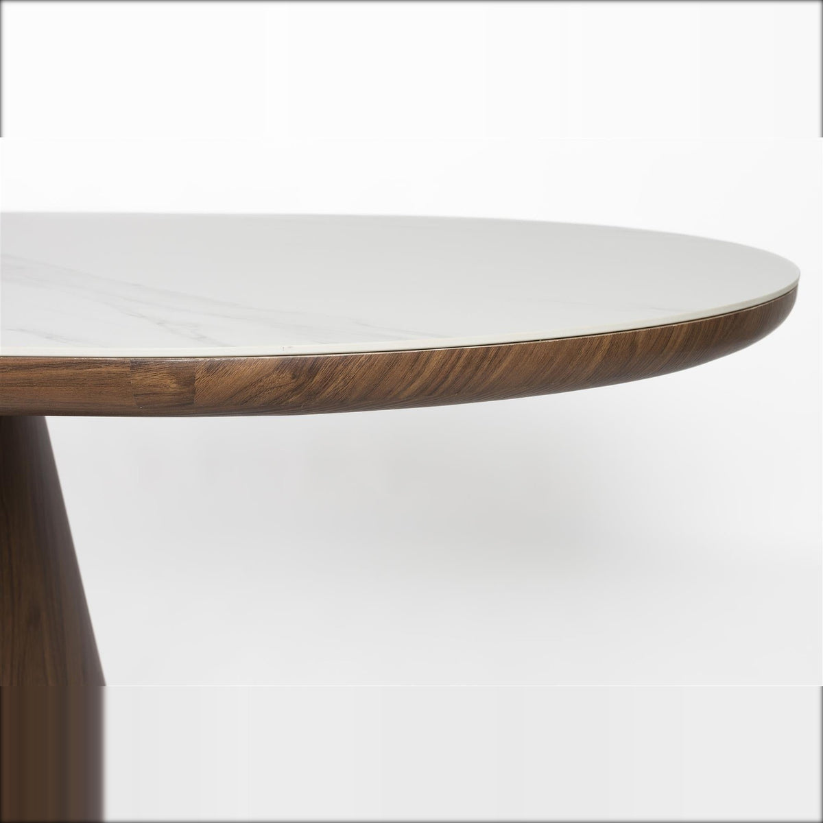Dining Table Almira Oval Walnut Domestica – Tabletop Edge and Walnut Trim Close-up