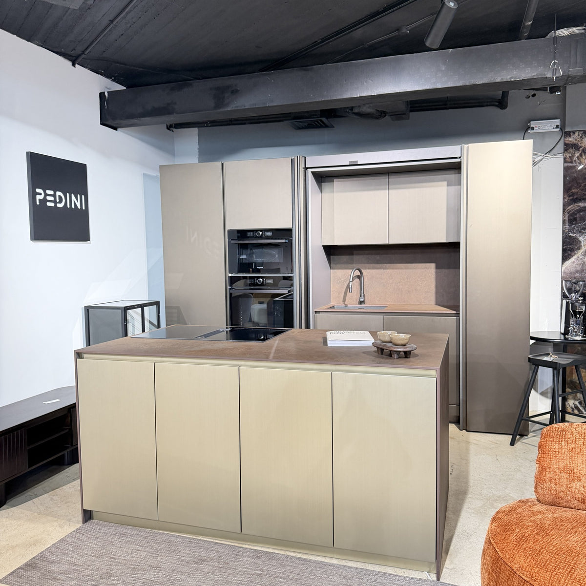 Arkè Gola Kitchen Domestica – Showroom Model – Island and Tall Units Angle View