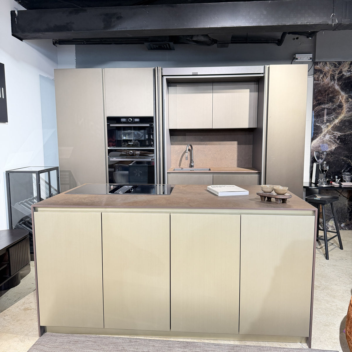 Arkè Gola Kitchen Domestica – Showroom Model – Front View with Island