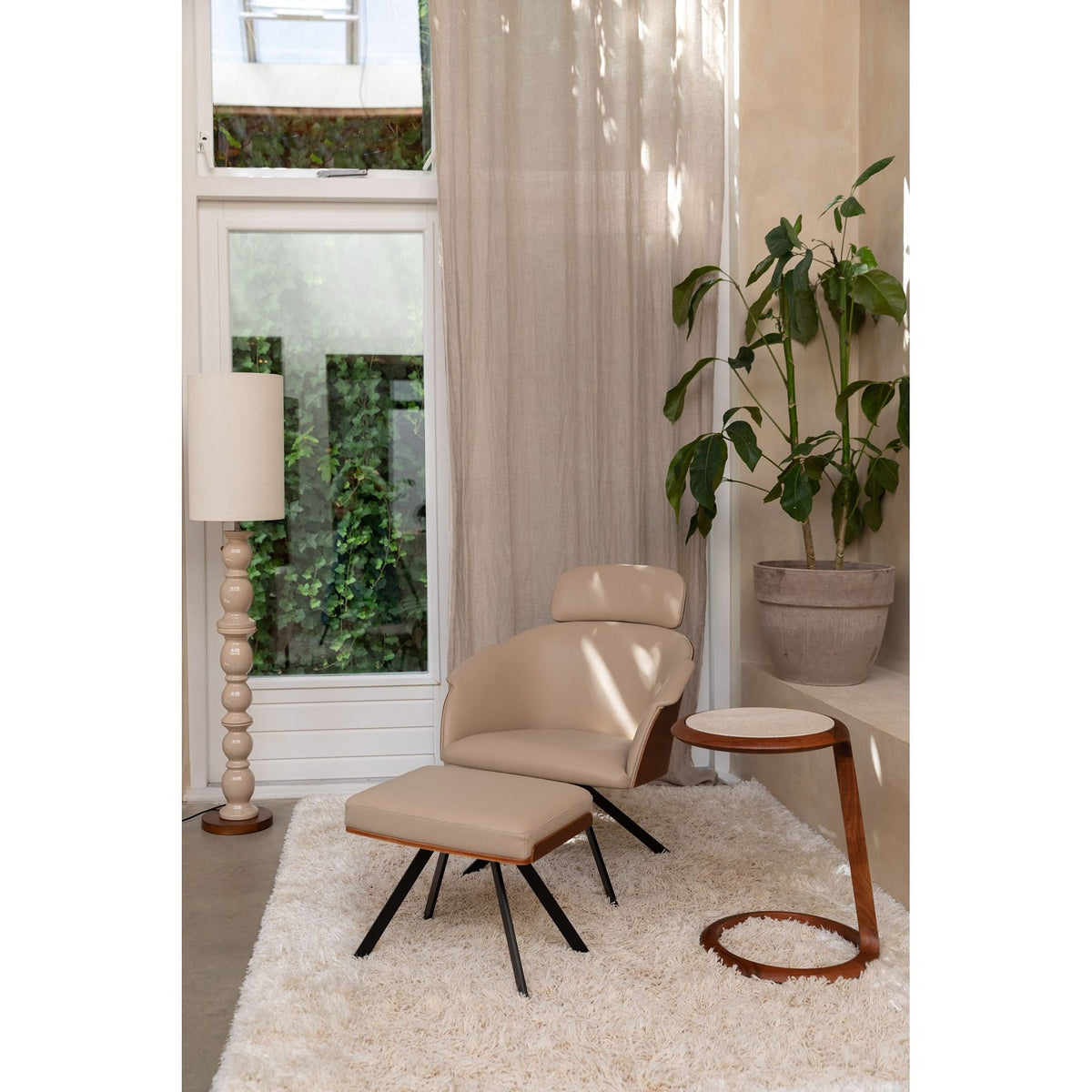 Side Table Doppio Domestica – Lifestyle – Beside Lounge Chairs and Plants