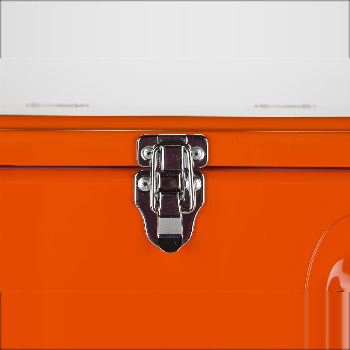 Cooler Be Cute Orange Domestica – Front Latch Close-up