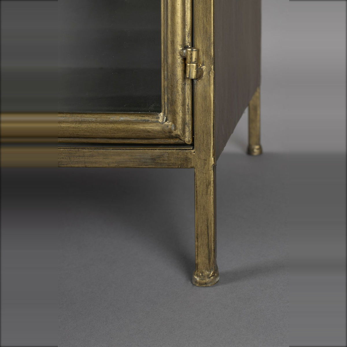 Sideboard Gertlush Gold Domestica – Leg and Base Detail