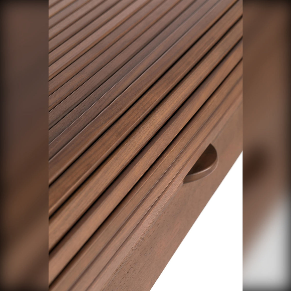Desk Table Barbier Walnut Domestica – Ribbed Tambour Cover and Handle Close-up