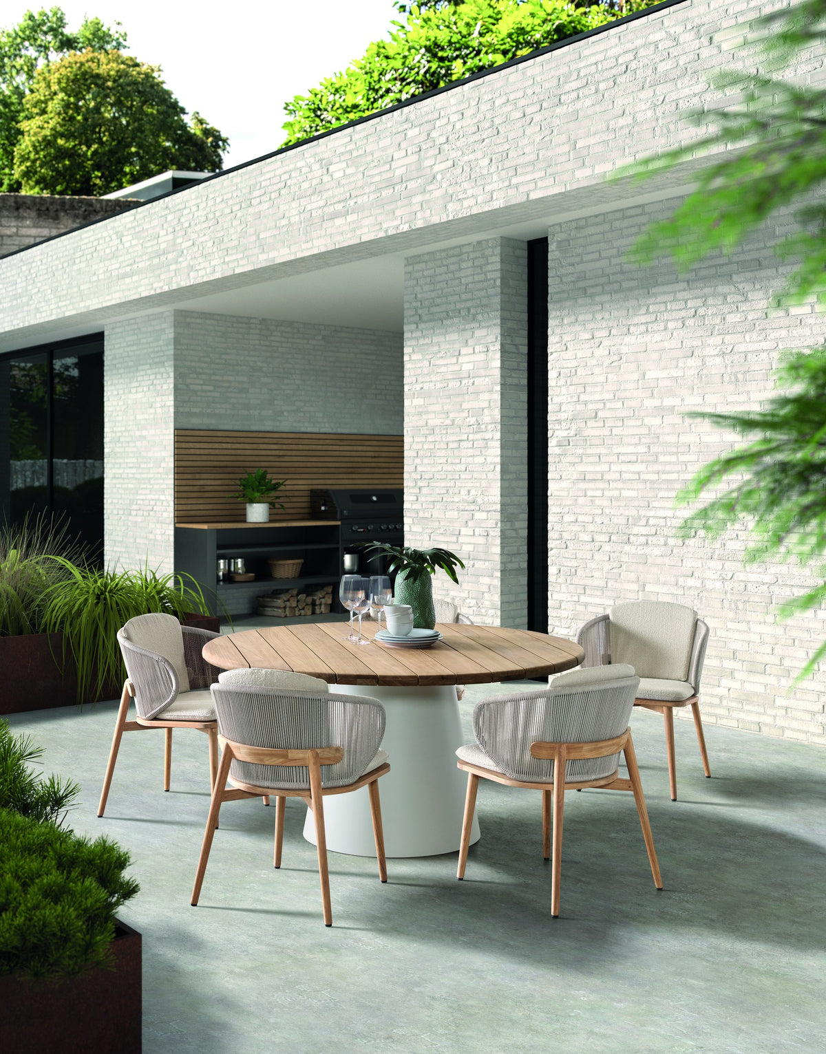 Armchair Gabor Natural Grey Clay Domestica – Lifestyle – Around the Apollo Table on a Terrace