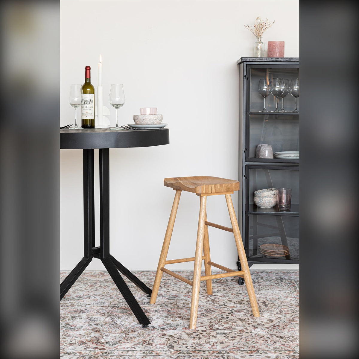Counter Stool Vander Natural Domestica – Lifestyle – Beside a Bar Table