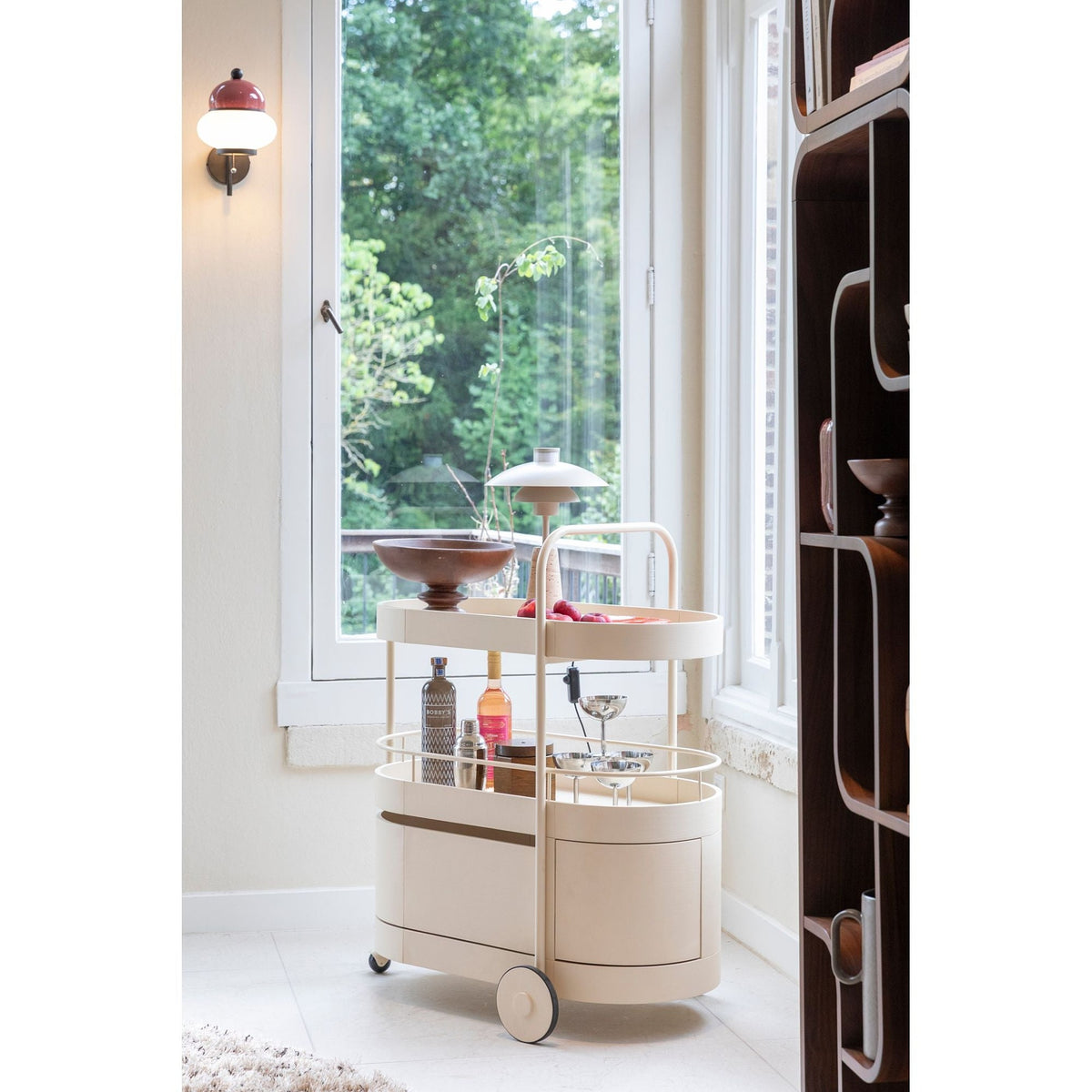 Trolley Wim Beige Domestica – Lifestyle – By a Window with Plants