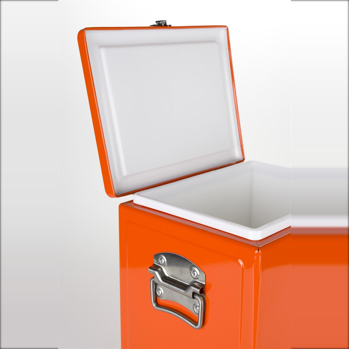 Cooler Be Cute Orange Domestica – Open Lid and Side Handle Close-up