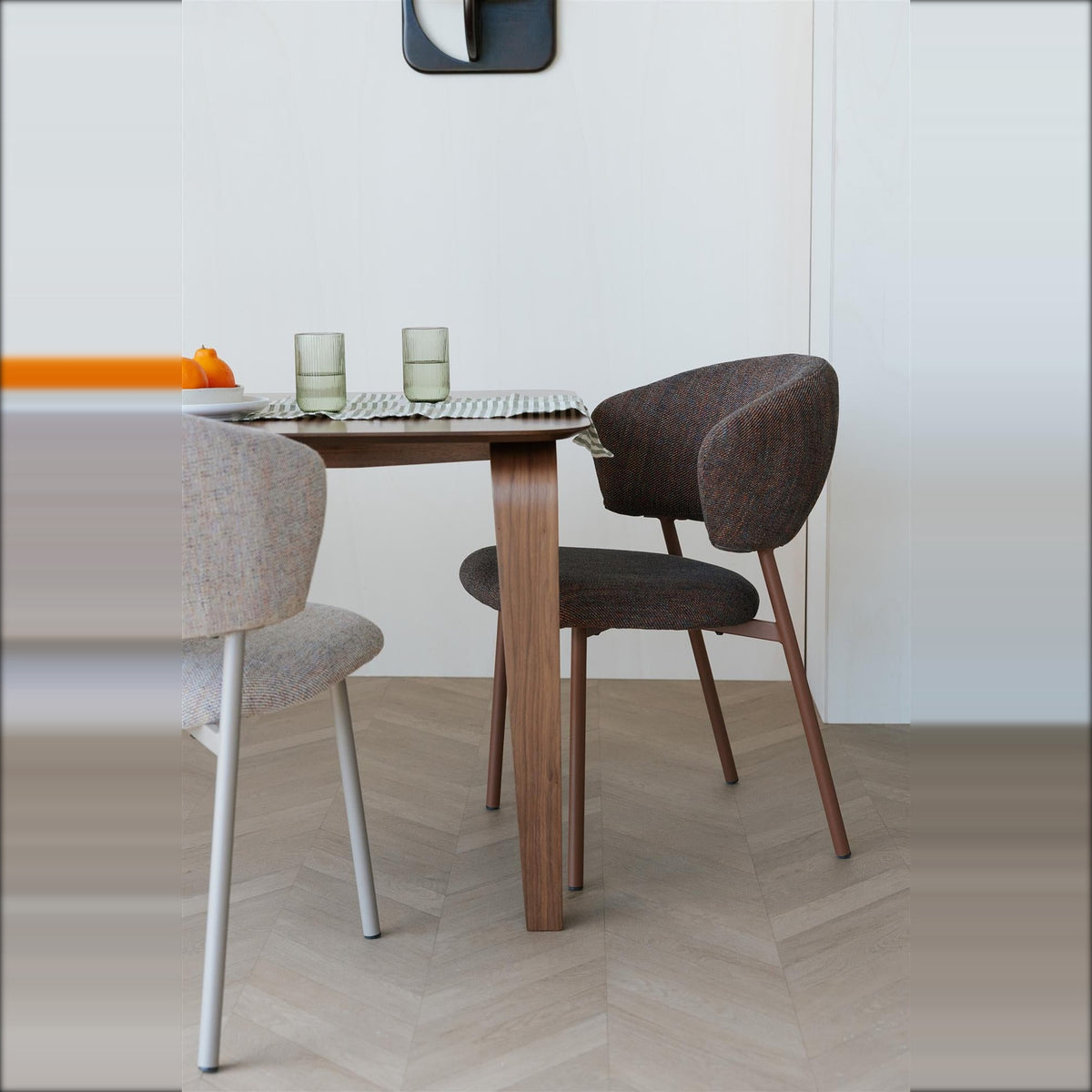 Dining Chair Jasmine Dark Multicolour Domestica – Lifestyle – At a Dining Table
