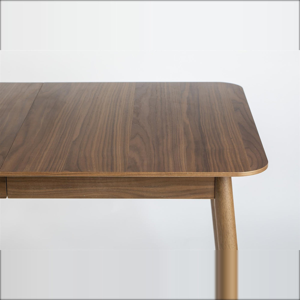 Dining Table Glimps 120/162x80 Walnut Domestica – Tabletop Corner Detail