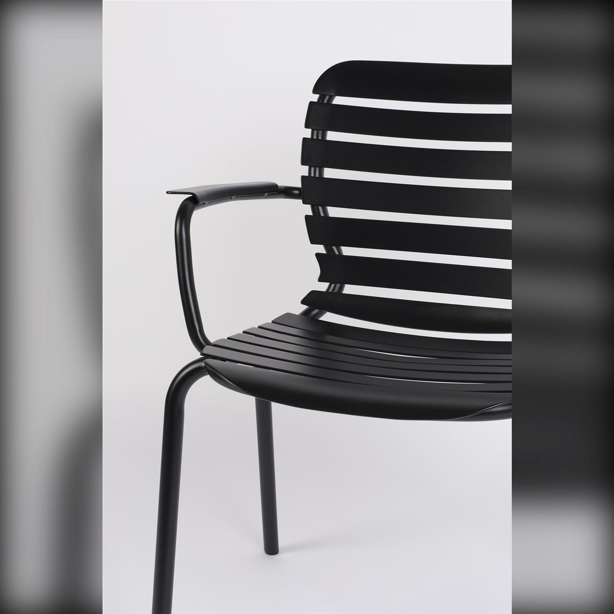 Garden Armchair Vondel Black Domestica – Seat and Armrest Close-up