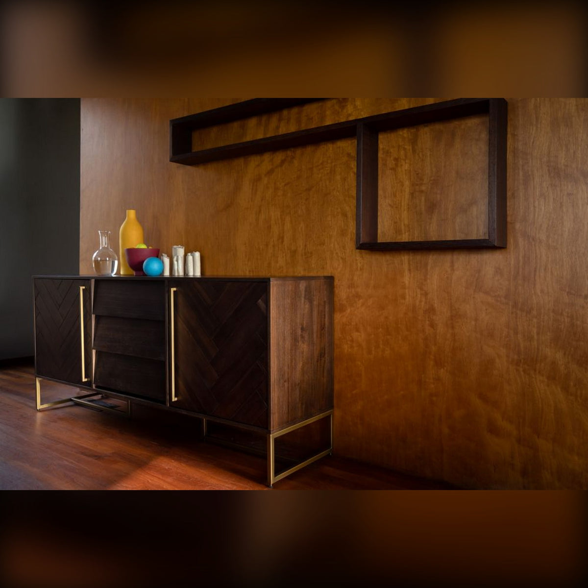 Sideboard Class High Golden Brown Domestica – Lifestyle – Wood-Panelled Room, Wide View