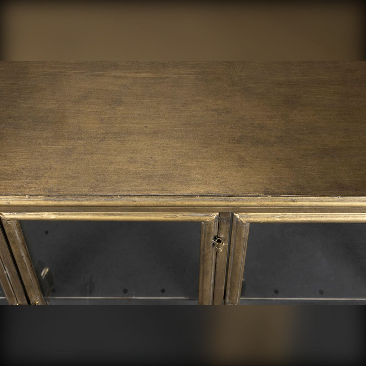 Sideboard Gertlush Gold Domestica – Gold-Tone Top Close-up