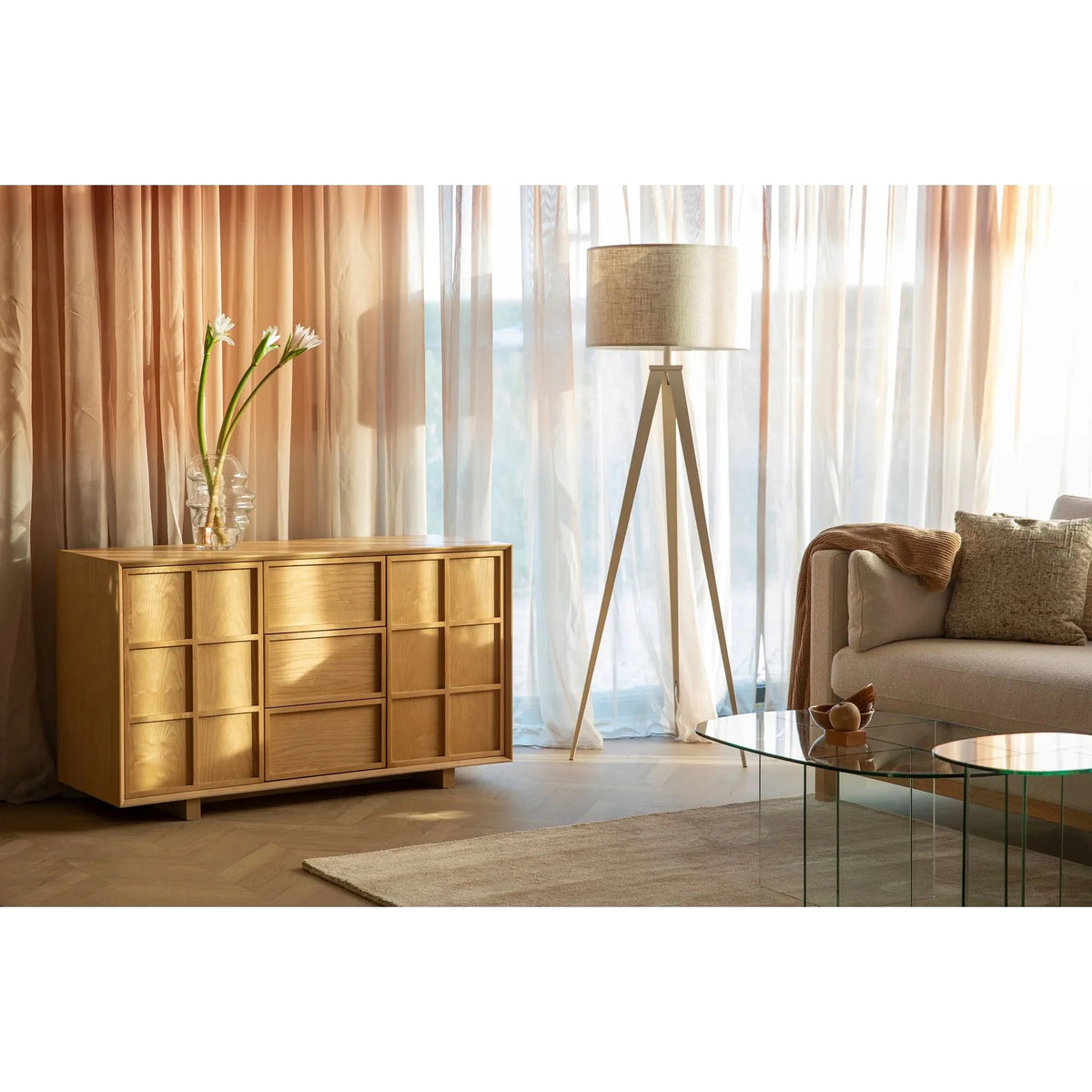 Sideboard Raster High Domestica – Lifestyle – Living Room with Sofa and Floor Lamp
