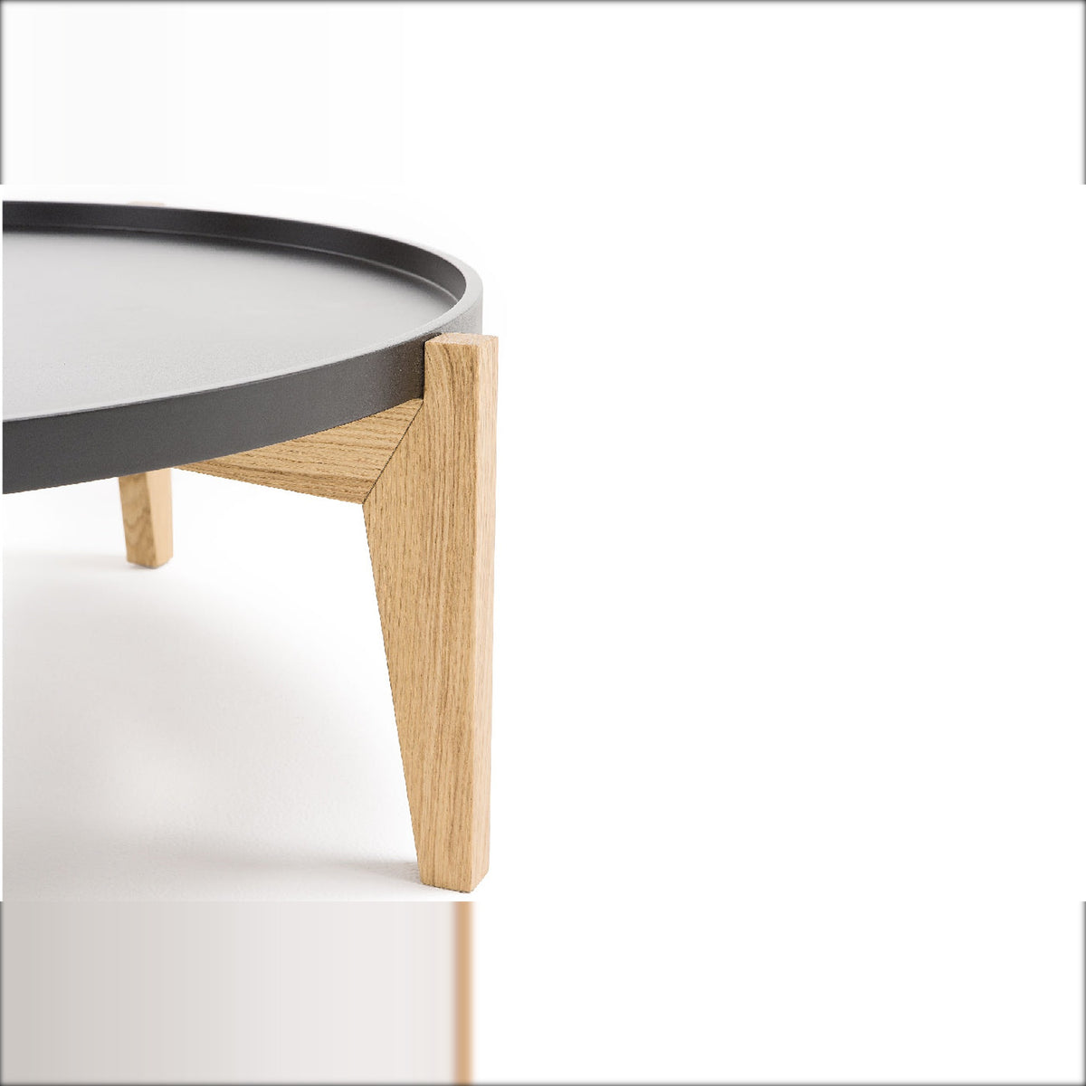 Globen Egoitaliano Domestica – Detail of Top and Leg