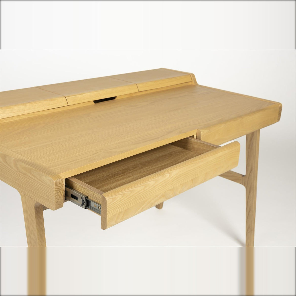 Desk Kaat Natural Domestica – Open Drawer Detail