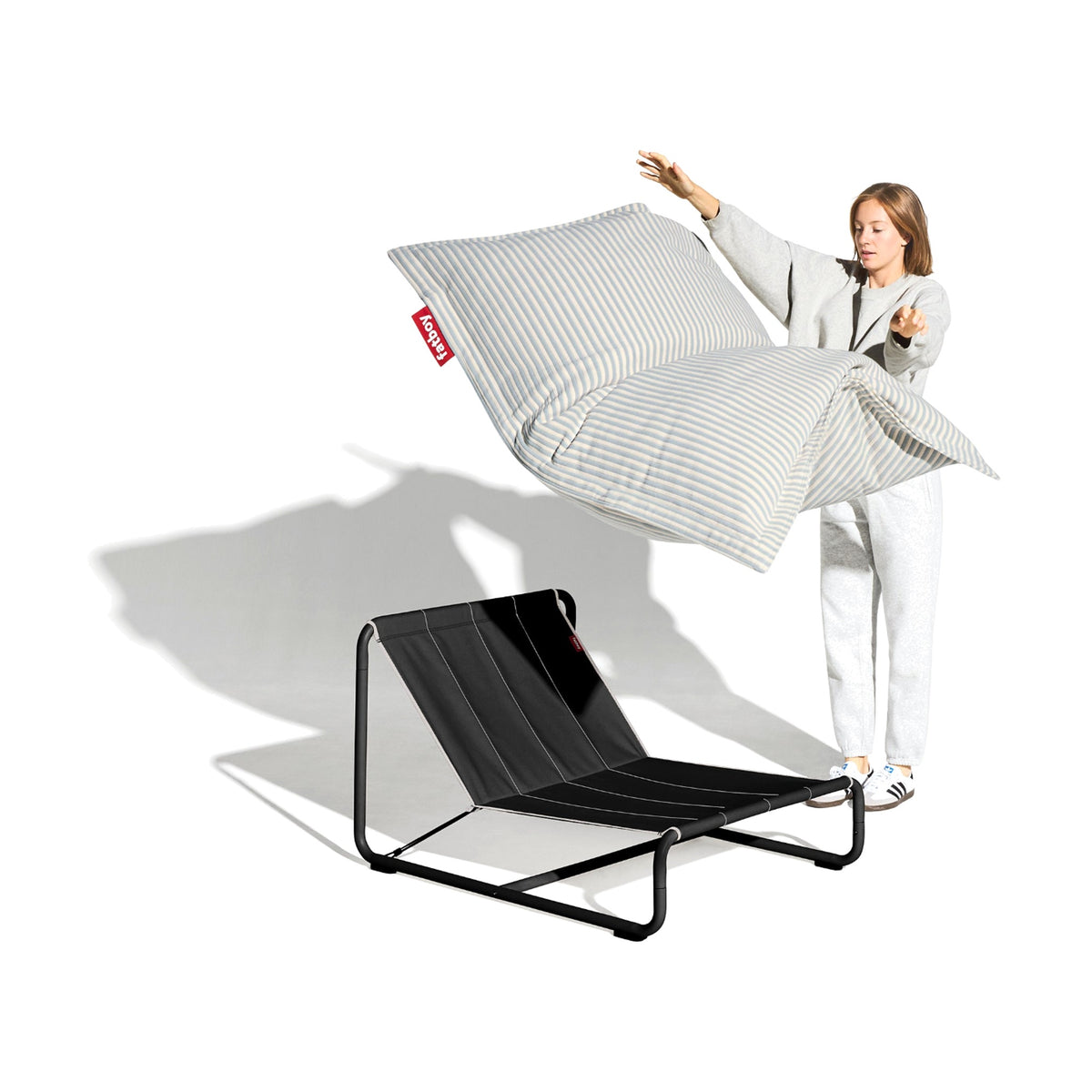 Beanbase Anthracite Domestica – Lifestyle – Person Placing a Beanbag onto the Base