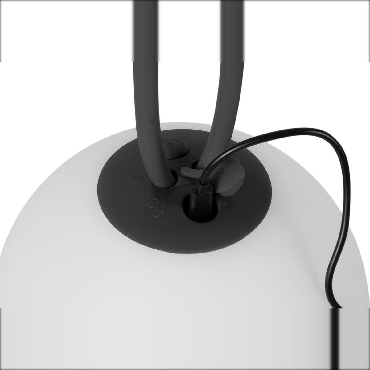 Bolleke Anthracite Domestica – Charging Cable Connected Close-up